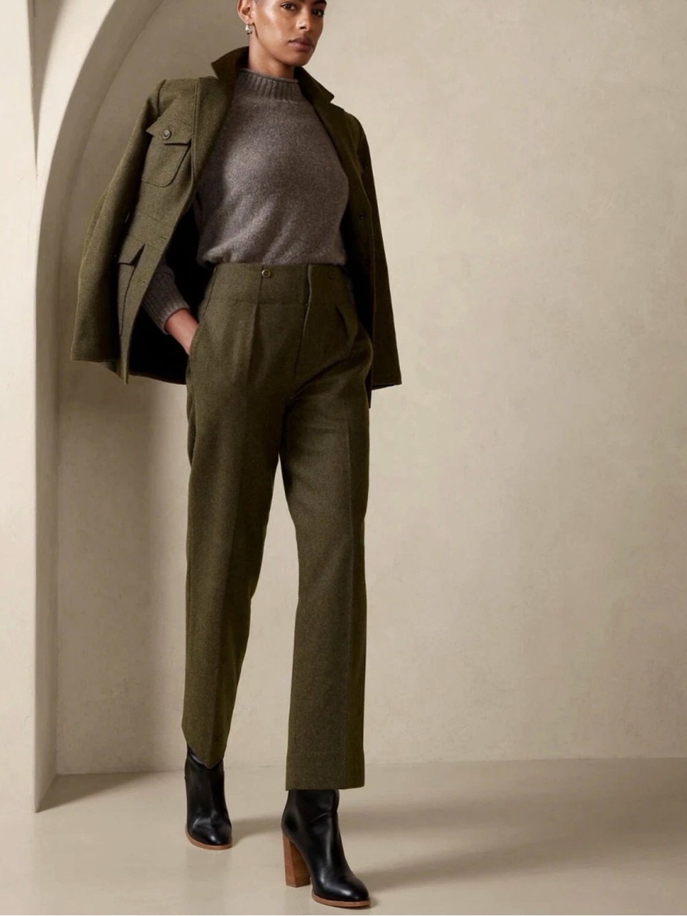 Banana Republic wool blend straight leg Olive Green Tailored Trousers